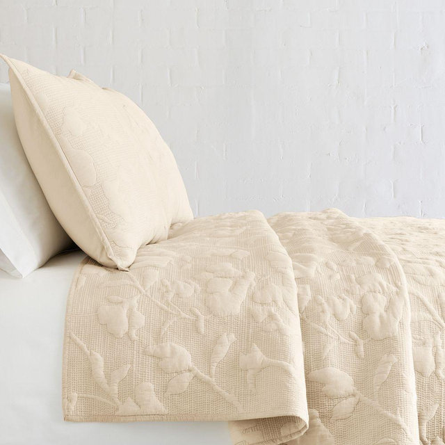 Outline Floral Quilt, Full/Queen, Ivory/Sand