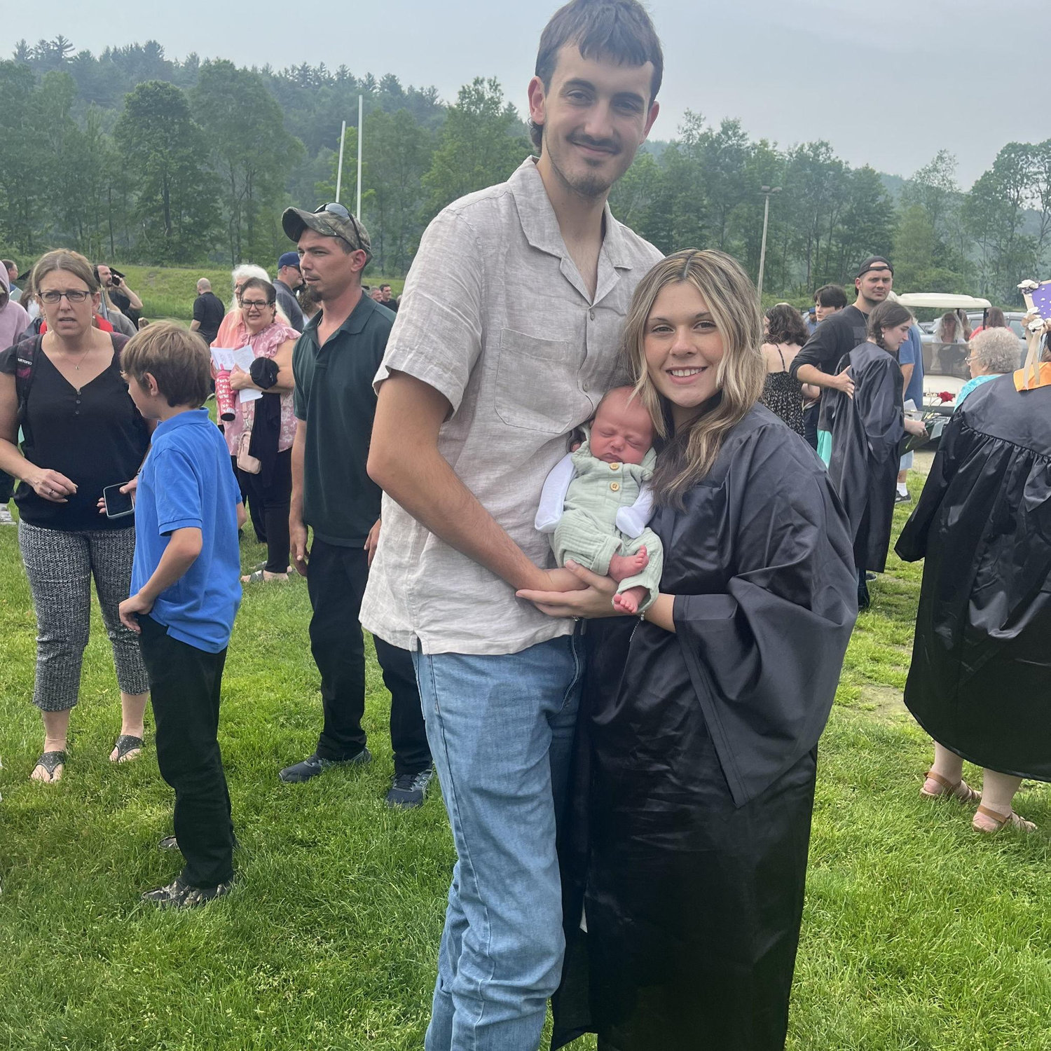 Brides college graduation 1 week after giving birth