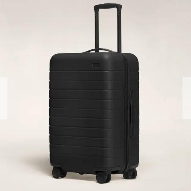 Away - The Bigger Carry-On in Black