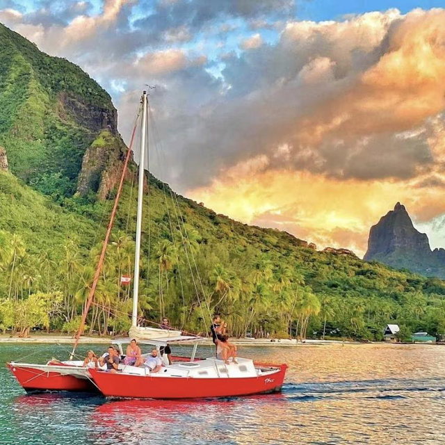 Moorea private sunset sail