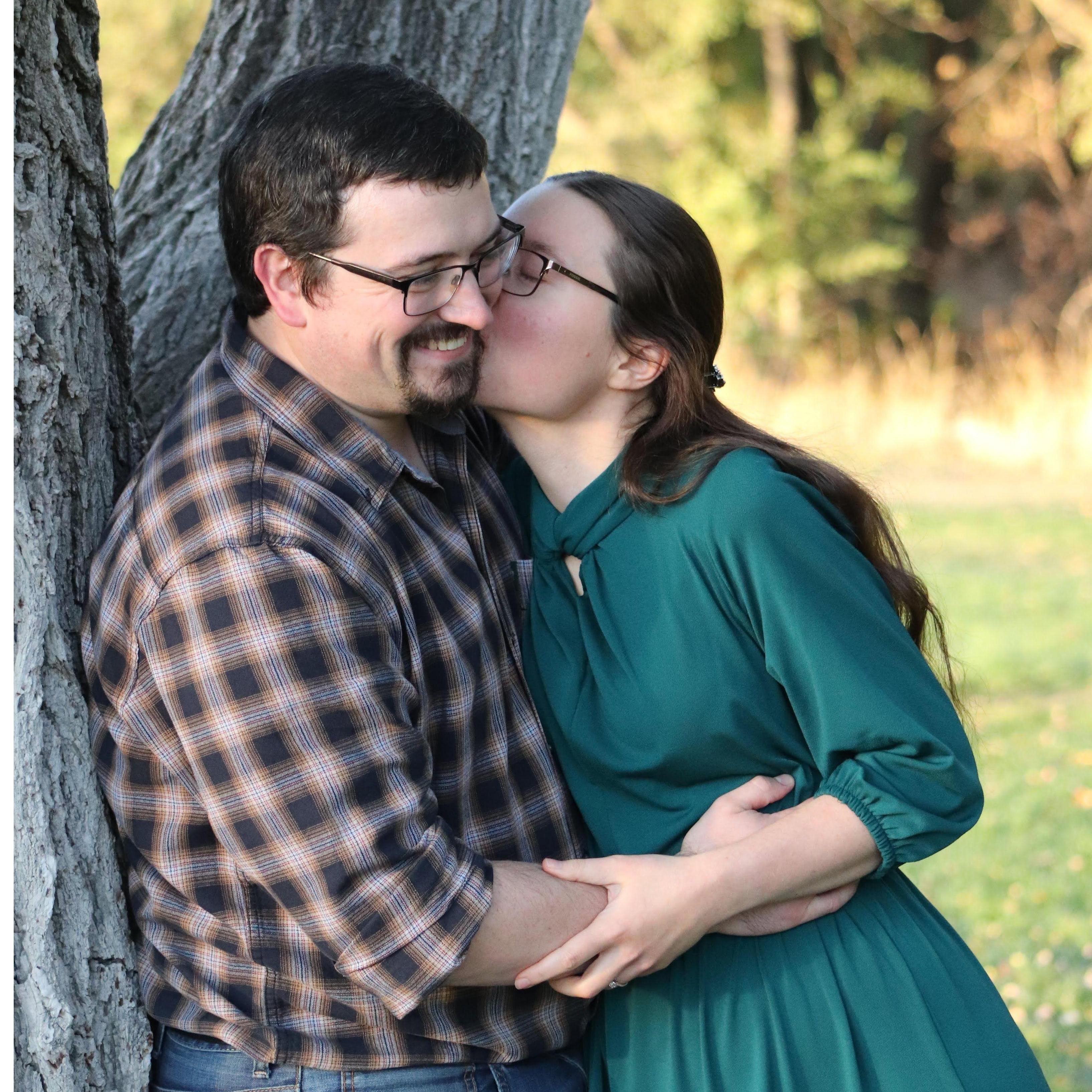 Robbie told Zandi to just keep kissing Josh. Good friend! (Zandi was happy to oblige :).)