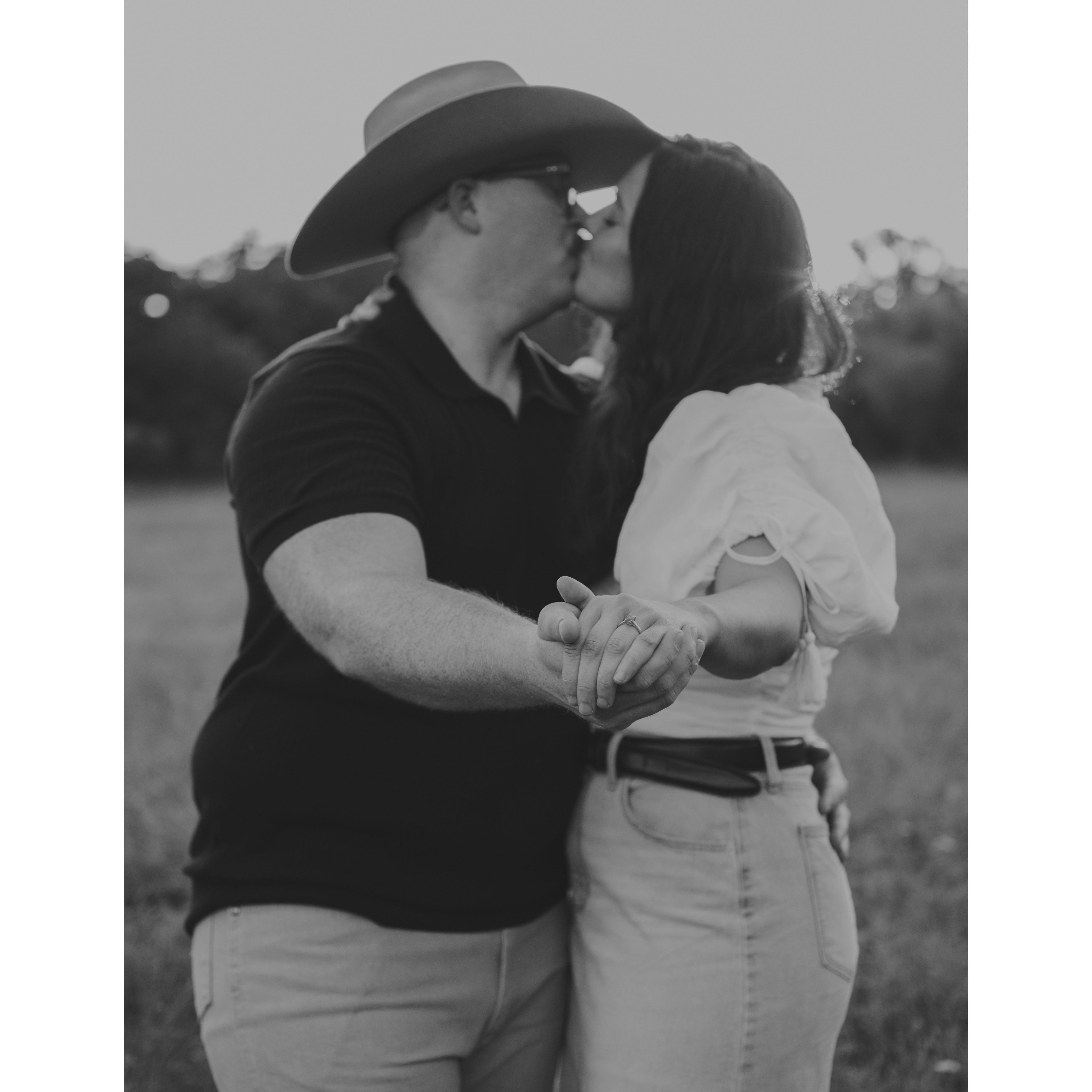KISSING PHOTO!