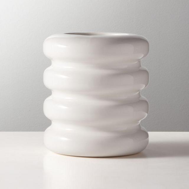 Tier Shiny White Vase
