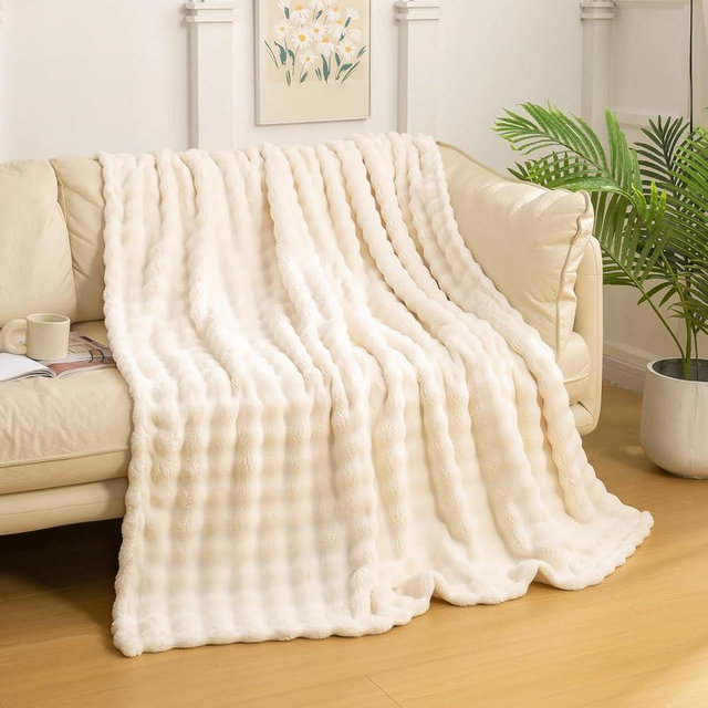 YUSOKI Faux Fur Throw Blanket with 3D Bubbles Super Soft Fuzzy Cozy Thick Blanket for Couch Chair Sofa Gift Home Décor(Ivory,50 * 60inches)