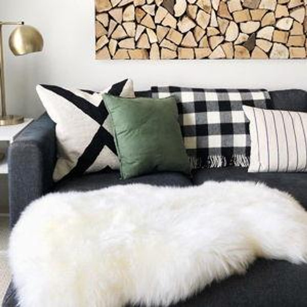 Single-Pelt (2' x 3.5') Australian Sheepskin Rug (Ivory)