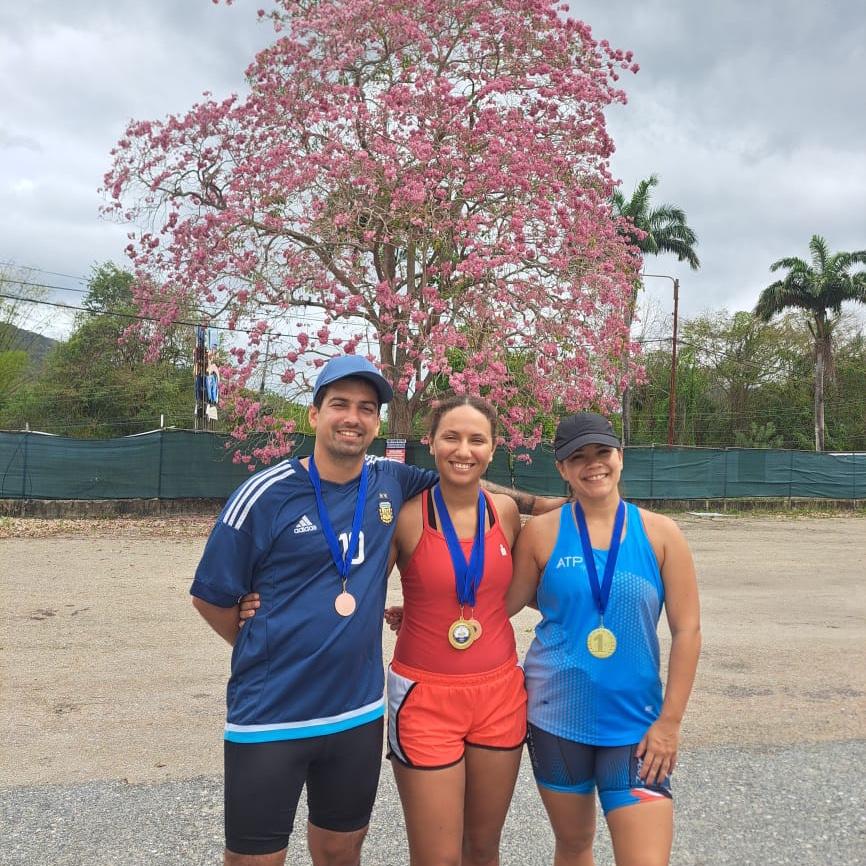First race together as a couple: National Aquathlon with Laura, Maia’s cousin