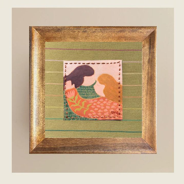 Hugging Mini - Walnut Frame