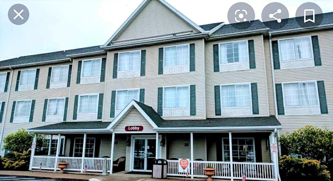The Wedding Website of Ashley Armstrong and Cody Deems