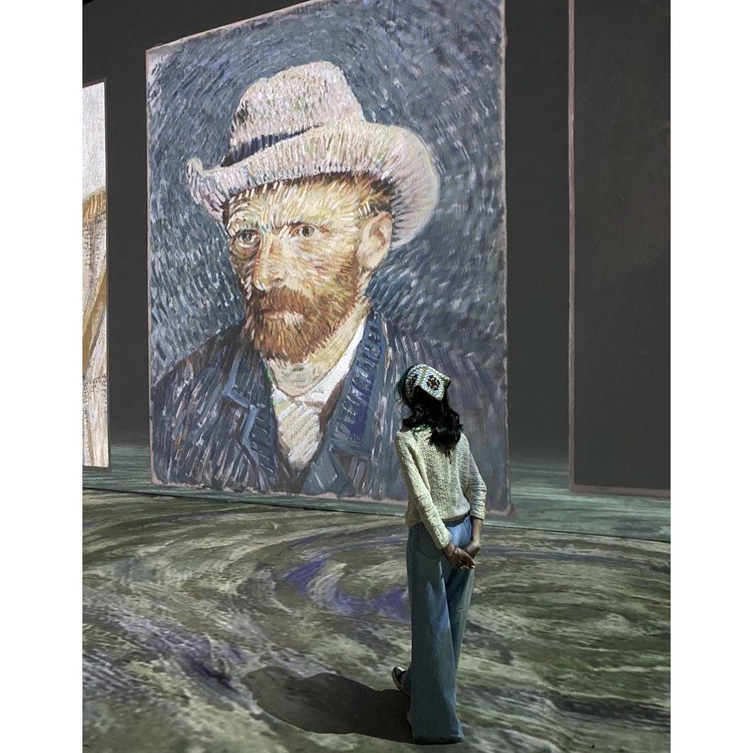 since he discovered how much of and art lover i am he took me to a Van Gogh exhibit and truly it was all my heart desired thank you Jorge <3