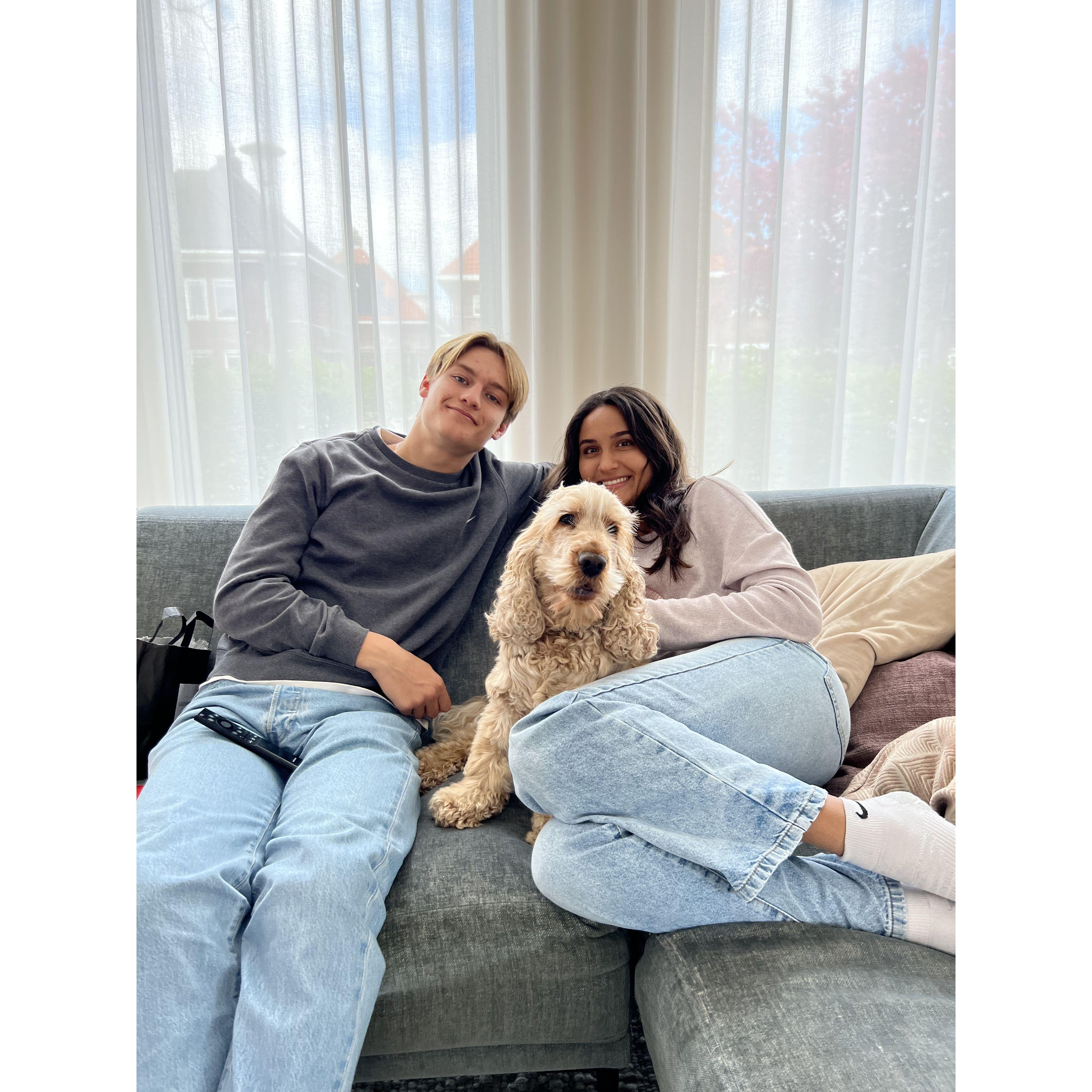 Met cute Maxie and took him on many walks and gave him tons of snuggles.
Maxje ontmoet en veel met hem gewandeld en geknuffeld.