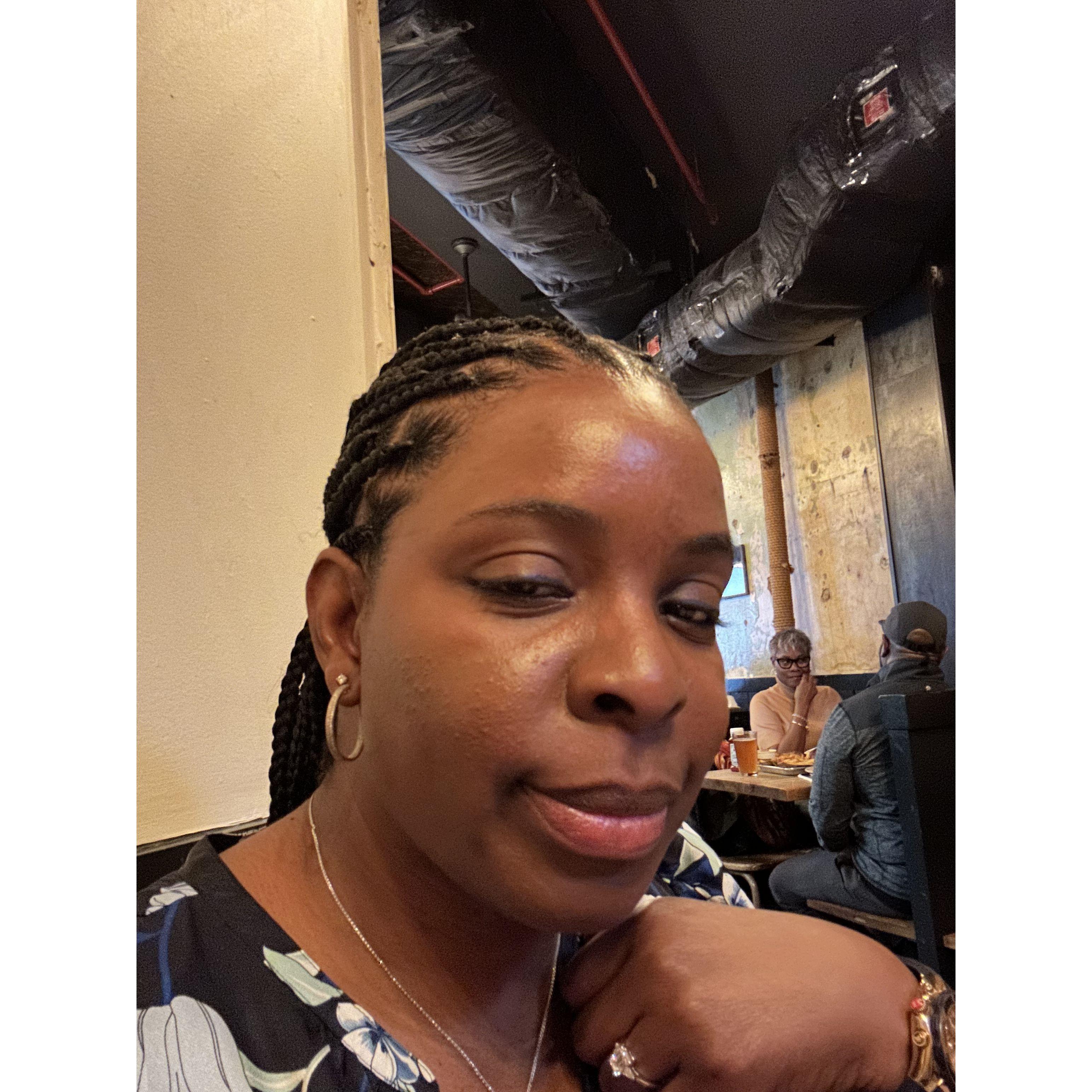 Her smile lights up every room 💜
#BrideToBe #MyPerson #ElegantAndRadiant