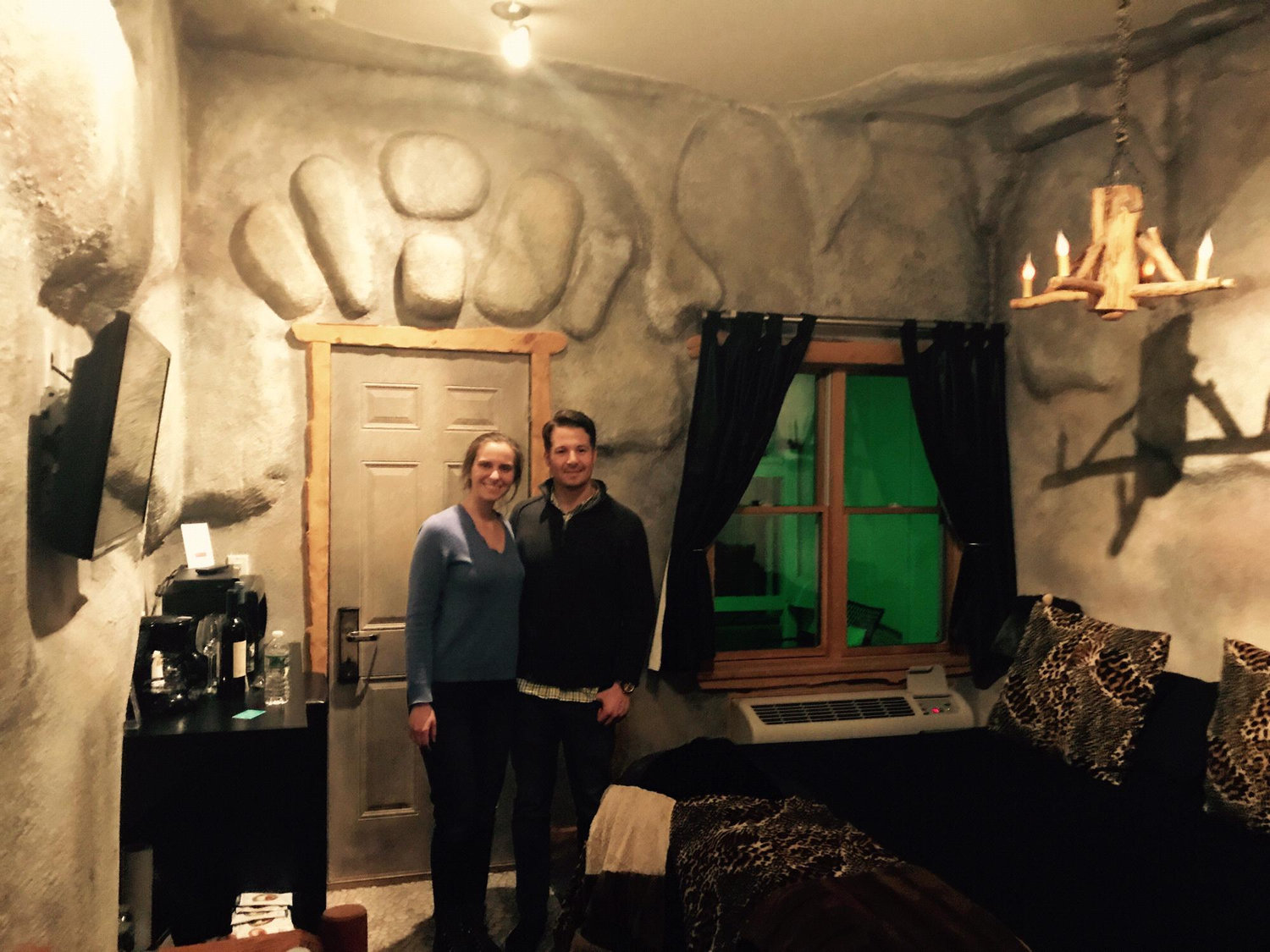 Cave Room, Roxbury Motel