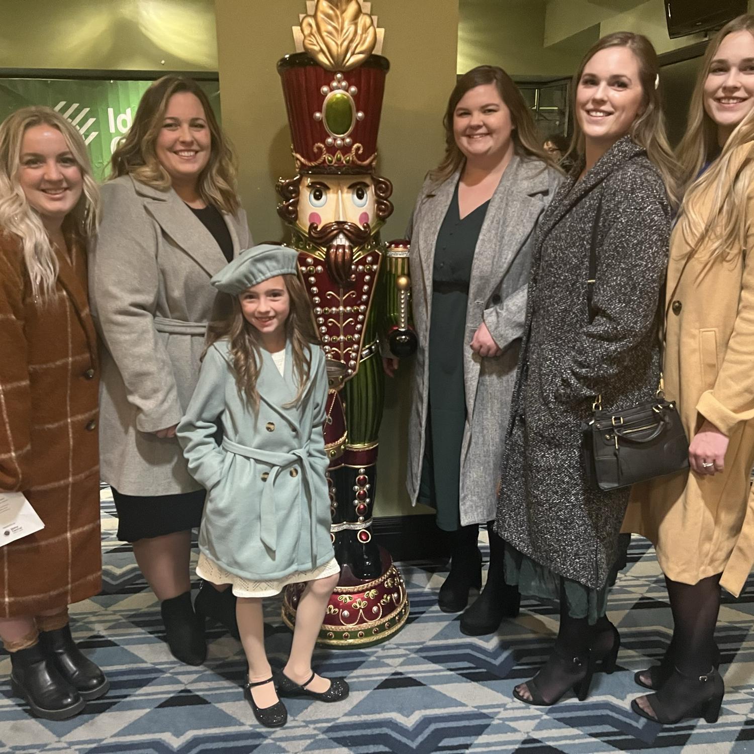 Chloe, the Kane sisters, and Beckett