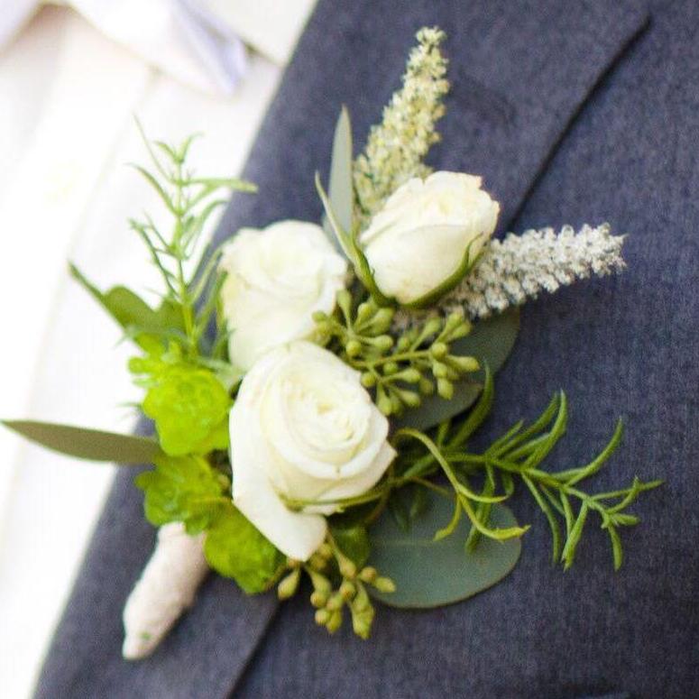 groomsmen boutonniere