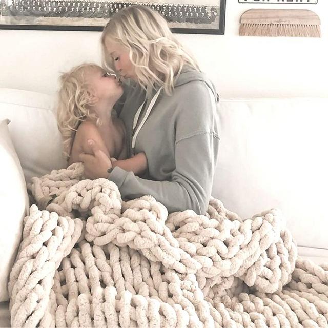 HEARTH & STONE Oat White Chunky Knit Blanket – Super Soft Chunky Knit Throw Blanket for Bed (50x60) – Cozy Throw Blankets - Chunky Knit Chenille Throw Blanket – Large Knitted Throw Blanket (Oat White)