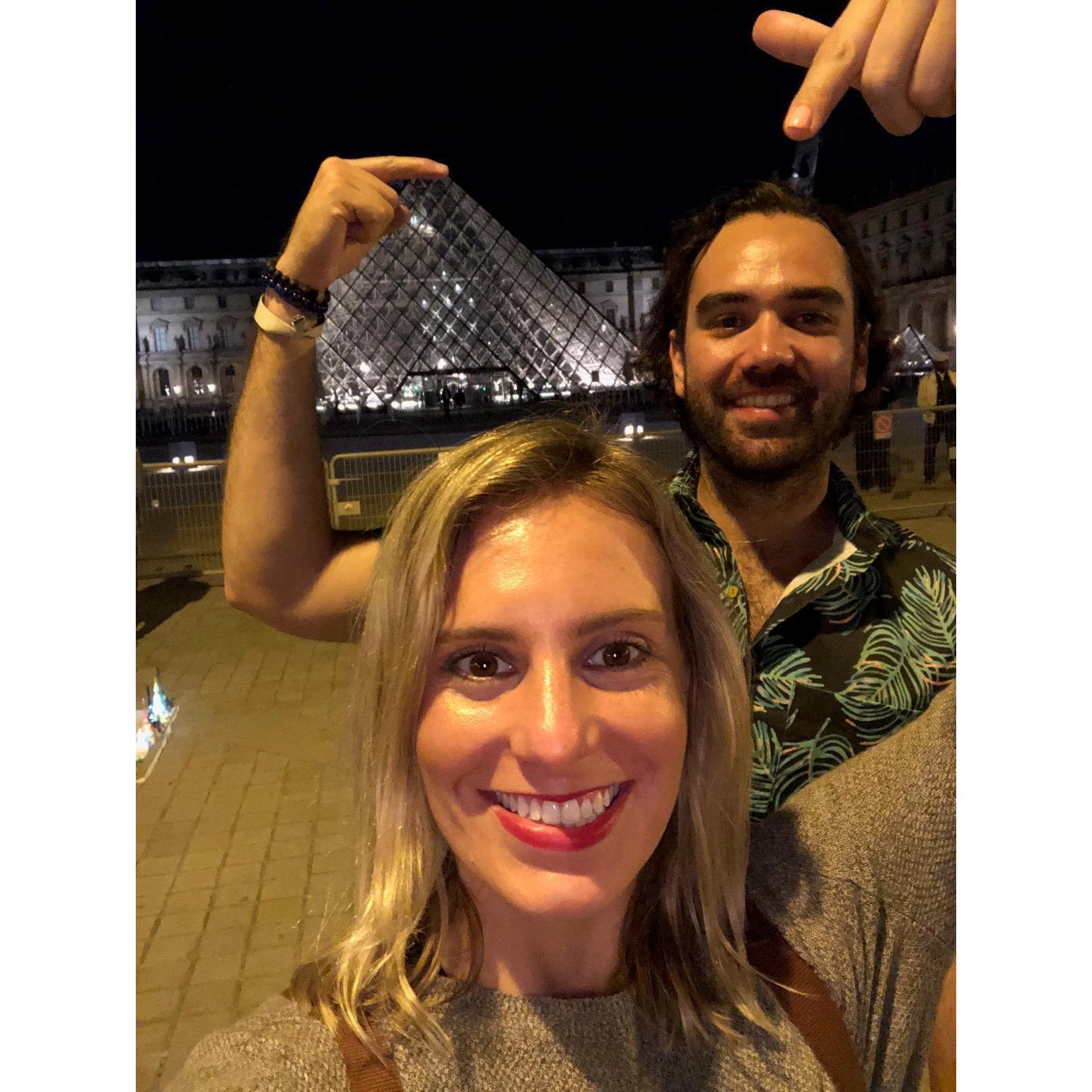 But it’s all good because he joins in on the fun too (with actually good finger pointing skills). Don’t forget to tag us in your future #faultyfingerpointing moments! (8/8)