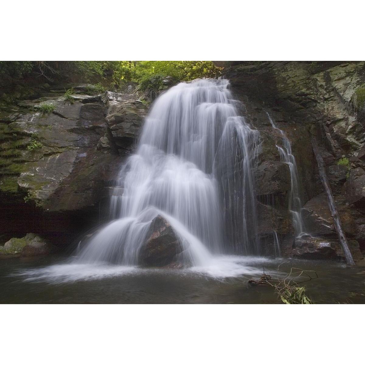 Raven Cliff Falls