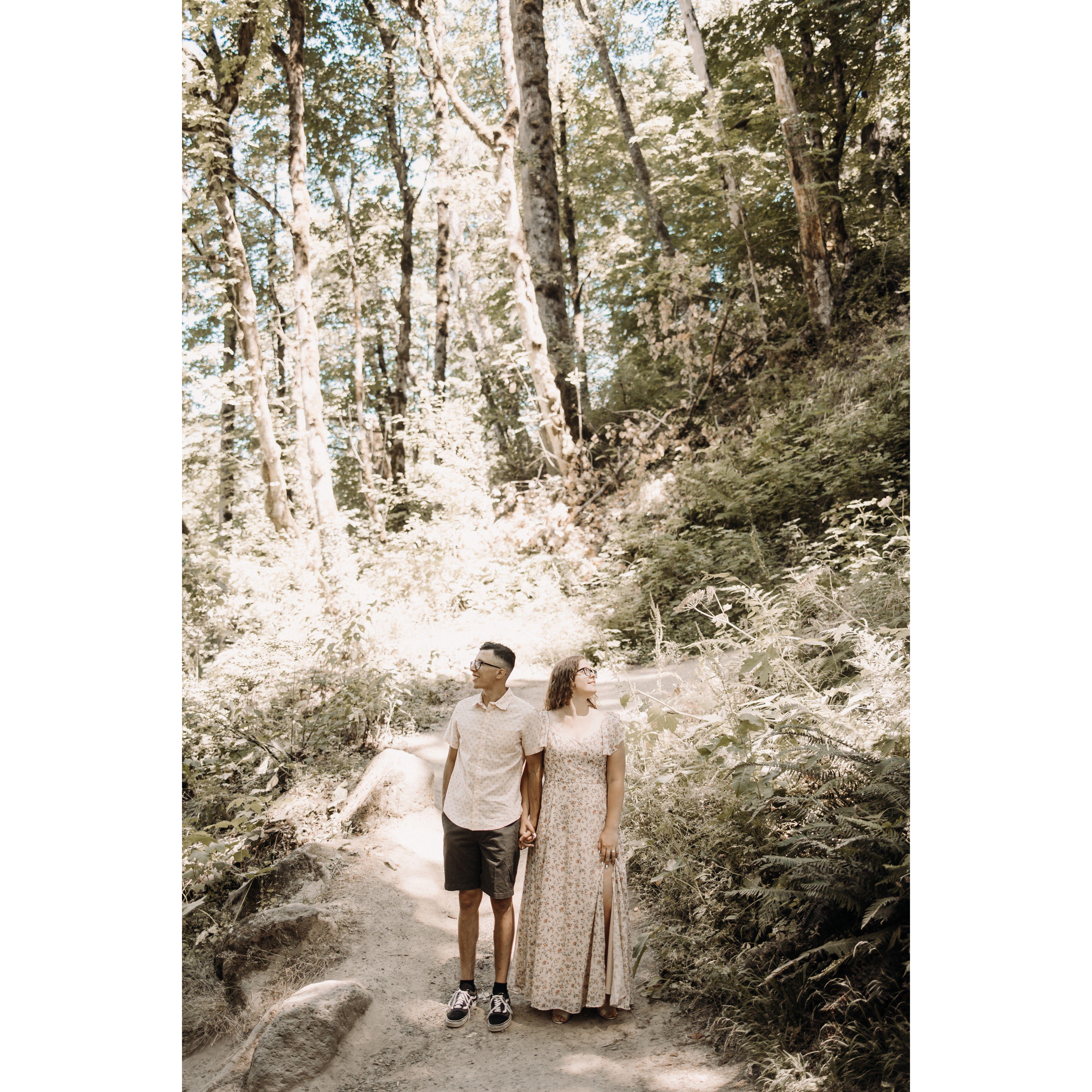 Engagement photos around Multnomah Falls- 2023