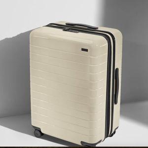 Expandable Medium Suitcases: Salt White | Away