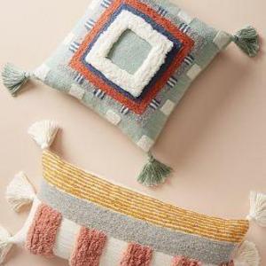 Tufted Rayas Pillow