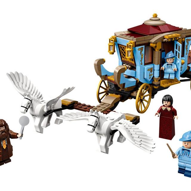 Beauxbatons' Carriage: Arrival at Hogwarts™