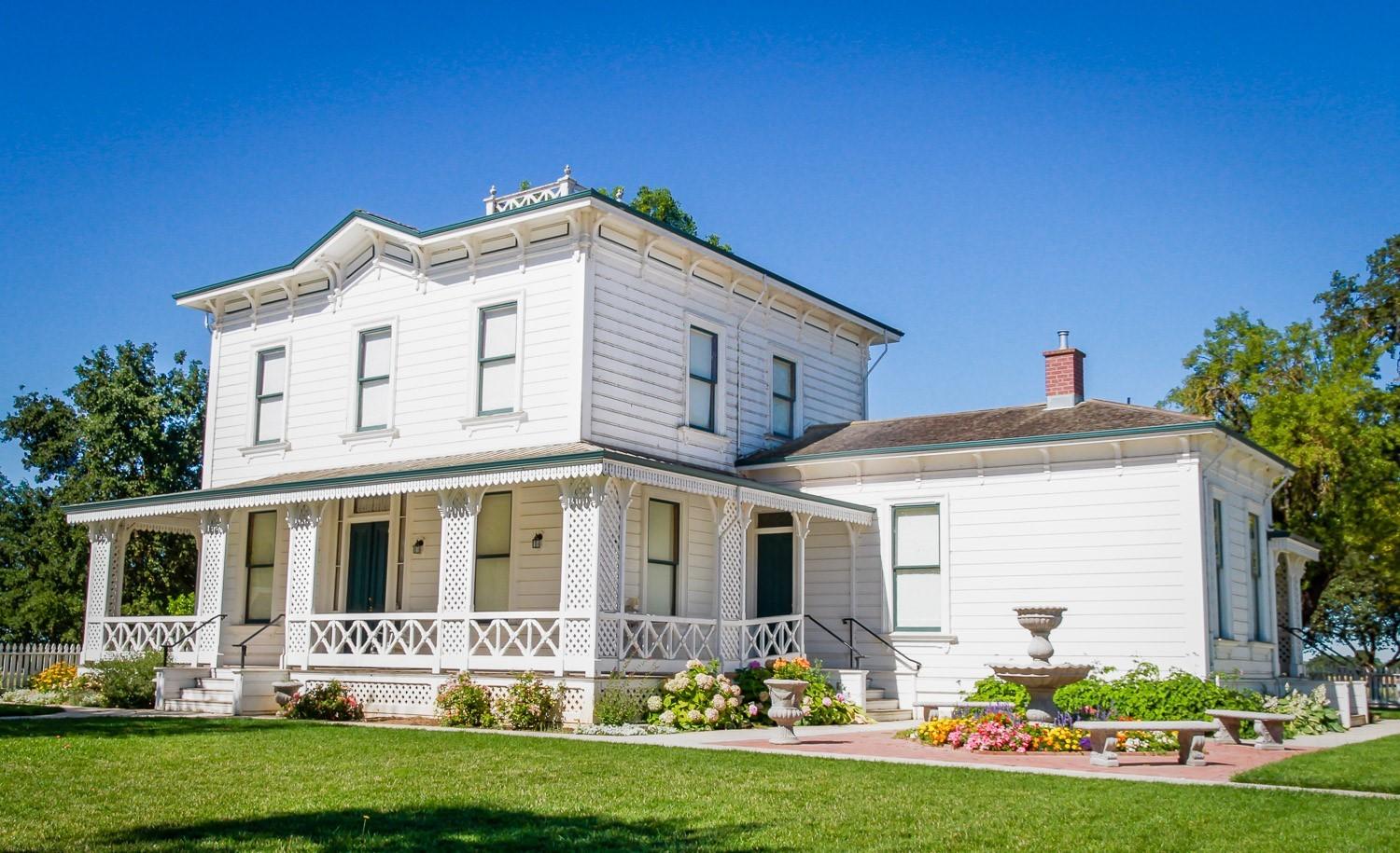 The Wedding Website of Emma Sage and Mitchell Shelton