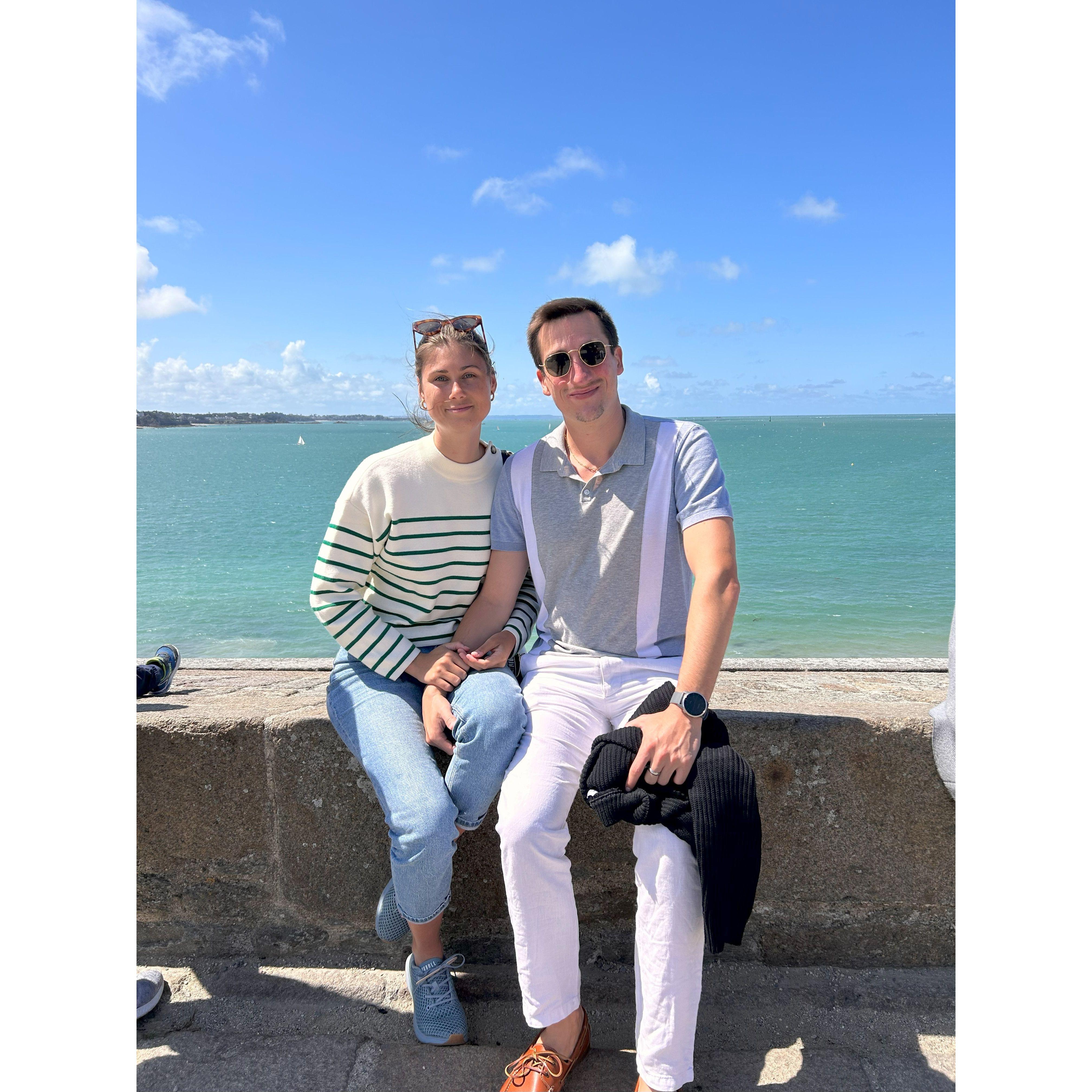 We are so very excited for you to join us in this place, dear to us and in our hearts, for our wedding.

Nous sommes ravis que vous nous rejoigniez dans ce lieu, cher à nos yeux et à nos cœurs, pour notre mariage.