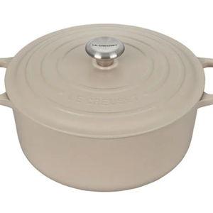 Signature Round Dutch Oven