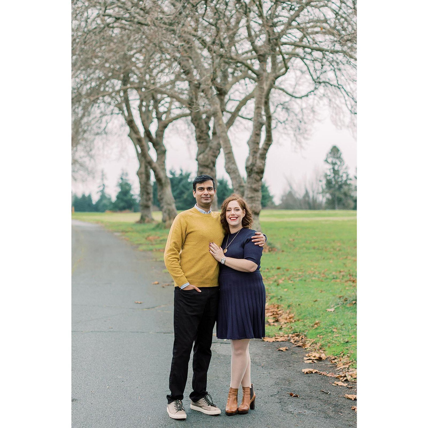 Engagement pictures in Discovery Park in Seattle, Washington. Photographer: Sarah Harris