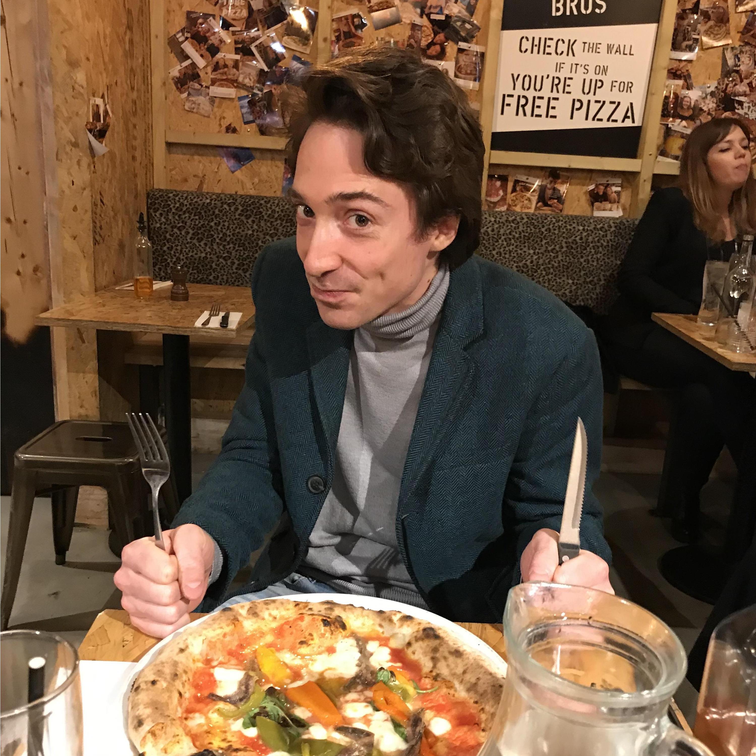 Una pizza cotta al forno a legna Rust Bros vicino a Waterloo (Hermione portò Fede quì per impressionarlo con la sua conoscenza di buone pizzerie italiane a Londra)… 🍕
