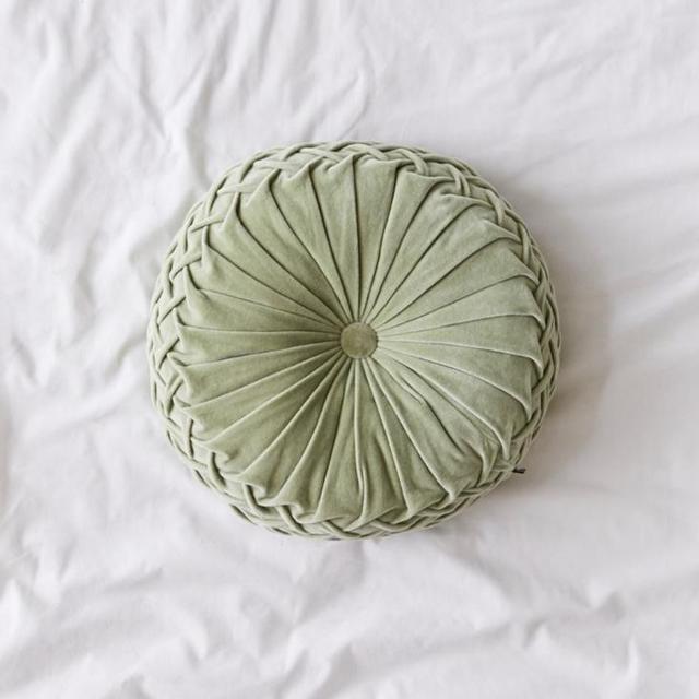 Round Pintuck Pillow