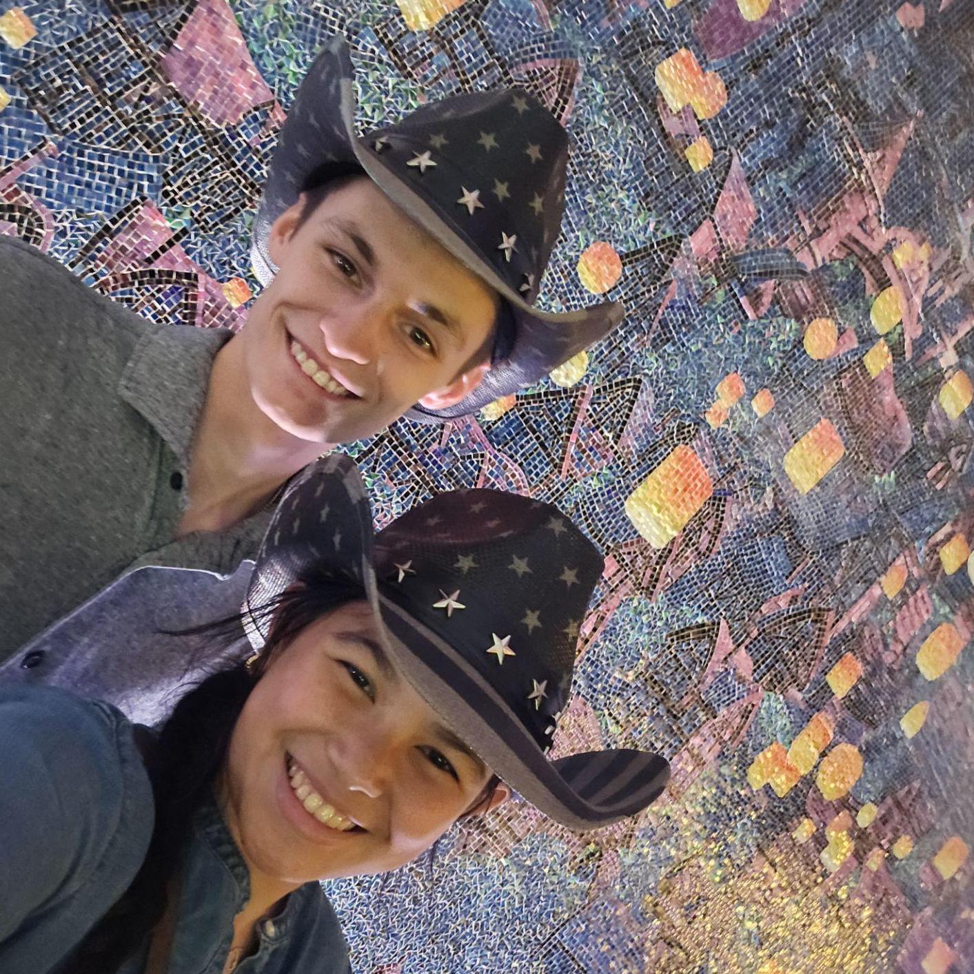 Hehe, out with the family and with some nice matching hats.