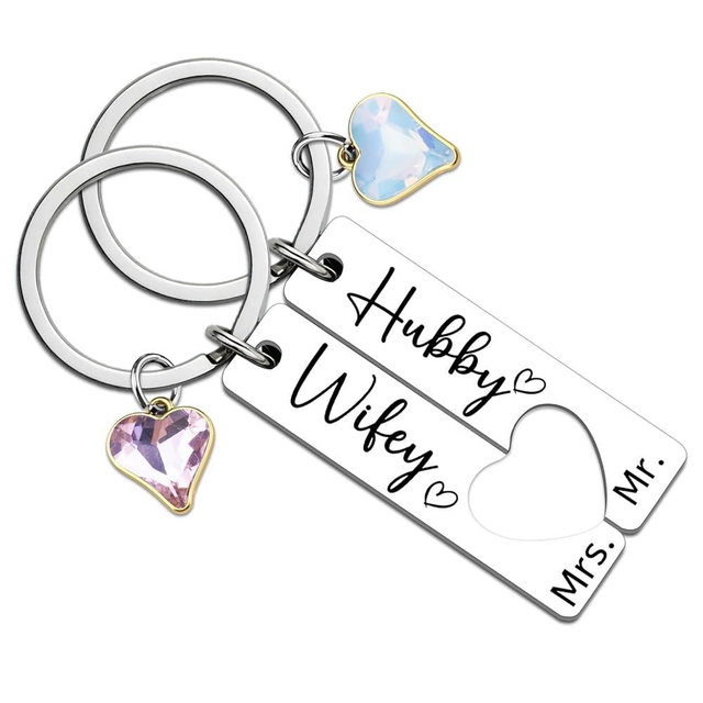MOEXUKO Mr and Mrs Gifts Engagement Gifts for Women Wedding Gift for Newlyweds Hubby and Wifey Keychain for Bride Groom Bridal Shower Gift for Bride Newly Couple Anniversary Wedding Shower Keyring