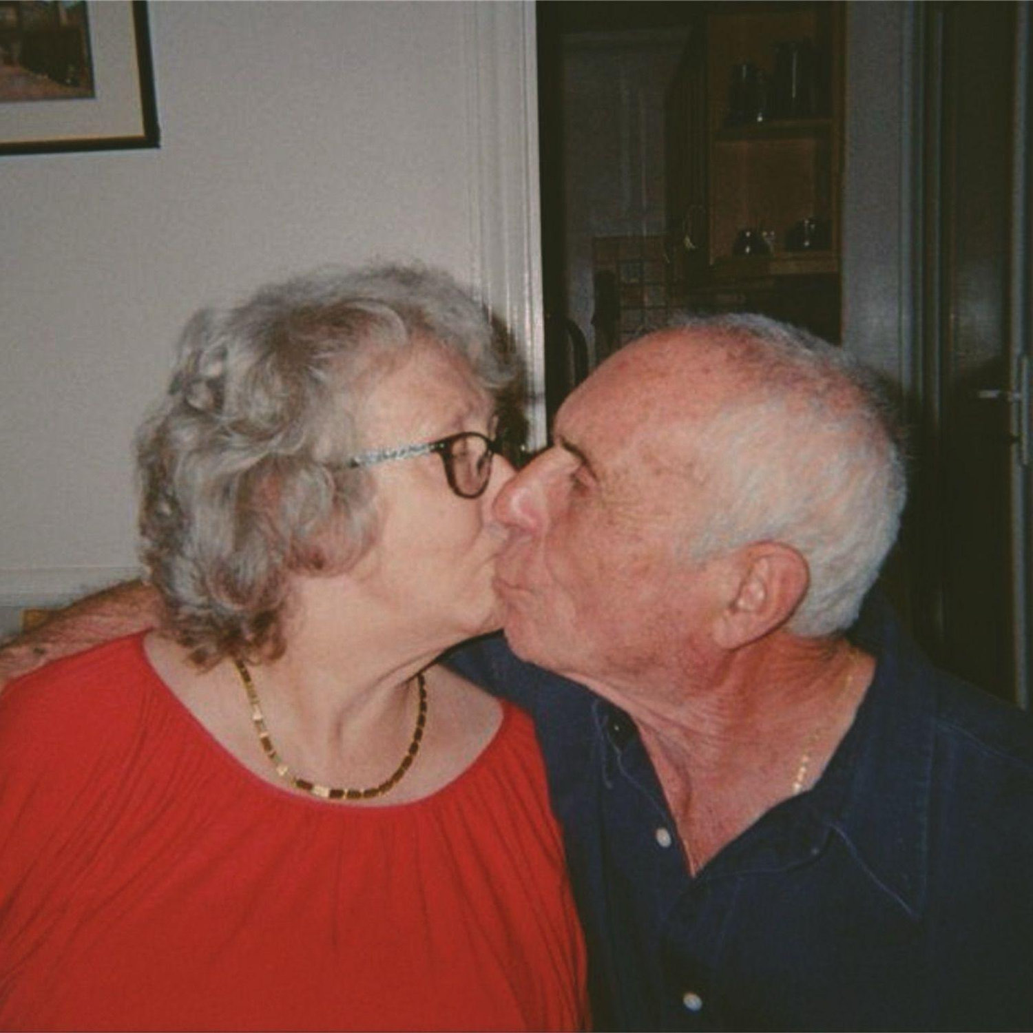 Nina & Nonno kissing!!! :0