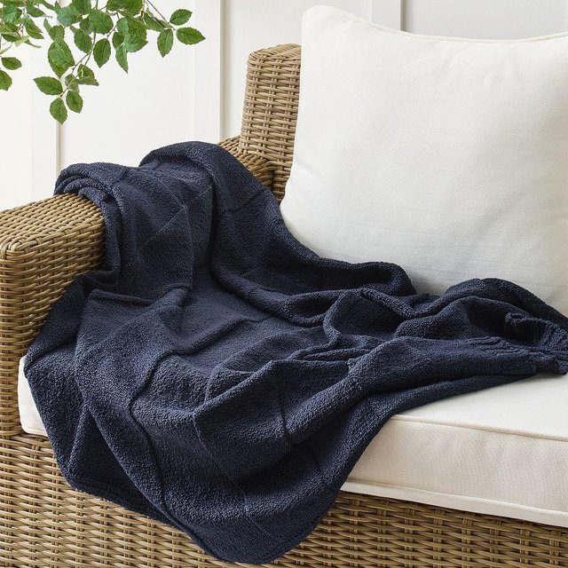 Arlington Knit Outdoor Throw, Navy, 50" x 60"