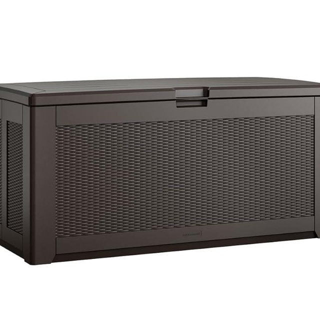 Rubbermaid Extra Large Resin Outdoor Storage Deck Box (134 Gal), Weather Resistant, Brown, Deck Organization for Home/Backyard/Pool Chemicals/Toys/Garden Tools/Porch/Patio Cushions