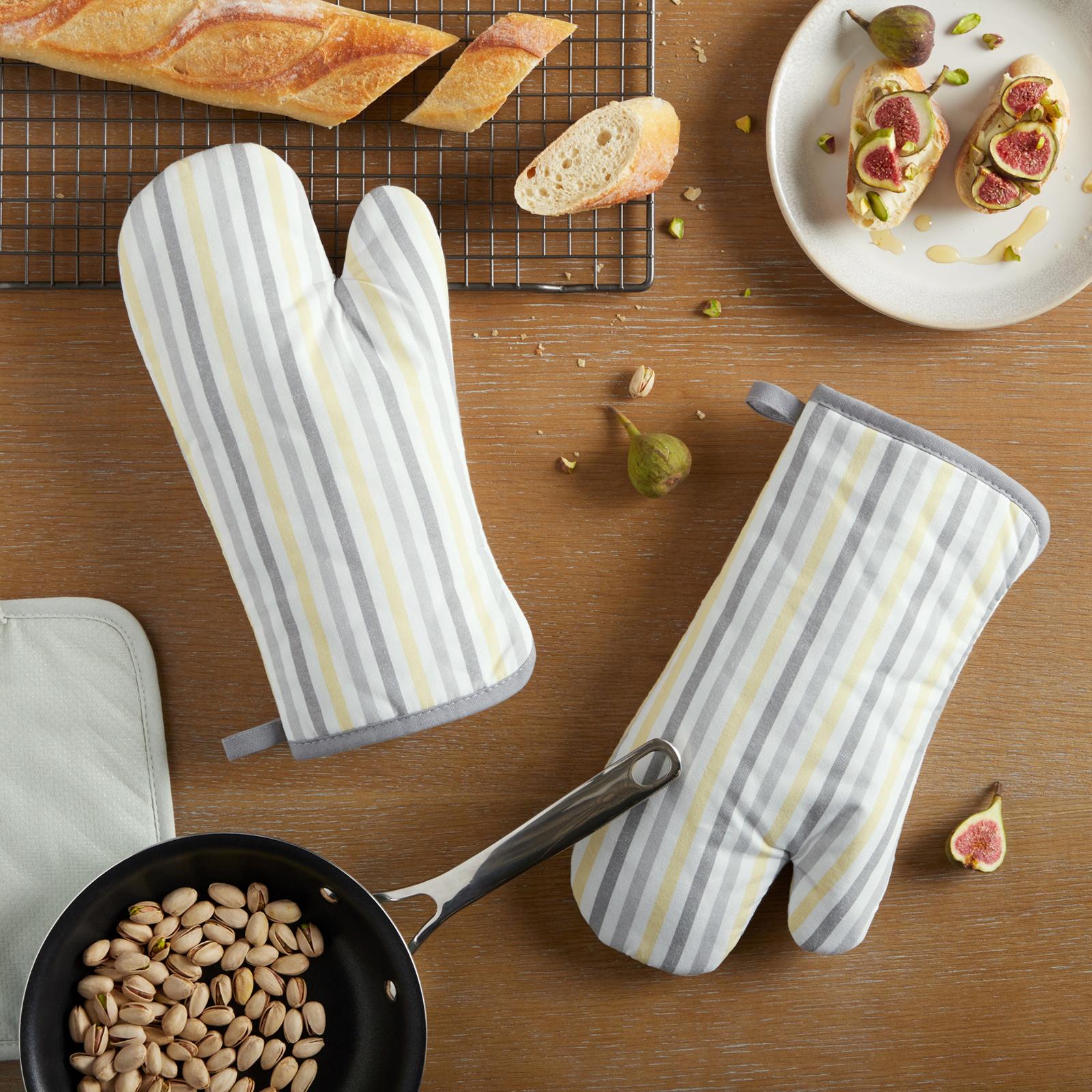 Martha Stewart Ditsy Floral Oven Mitt Set, 2 Piece 