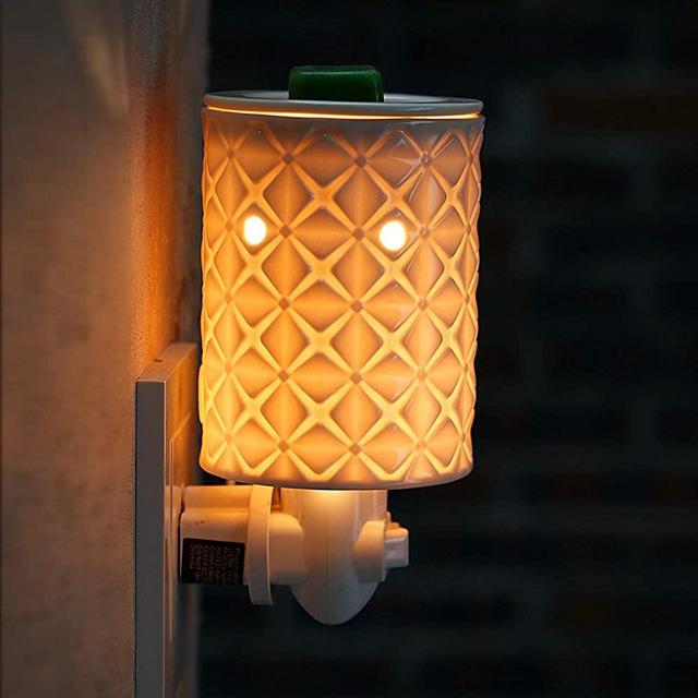 STAR MOON Ceramic Pluggable Fragrance Warmer Wax Melter for Home/Dorm/Office No Flame No Smoke No Soot Packaged Together with Two Bulbs - Bauhinia Printing Pattern