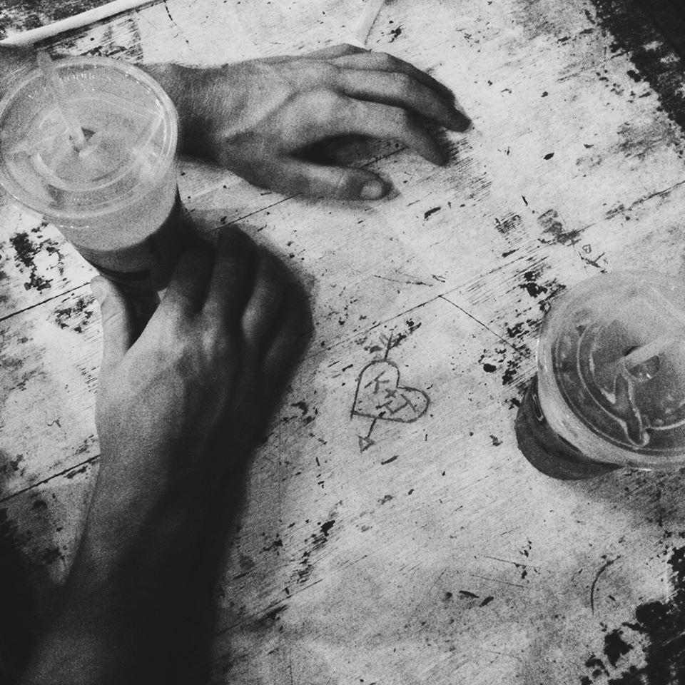 He carved out THIS on a special table at Coffee Gallery in Haleiwa town. We have fought to sit at that very spot since. Look for it and have a sit ;)