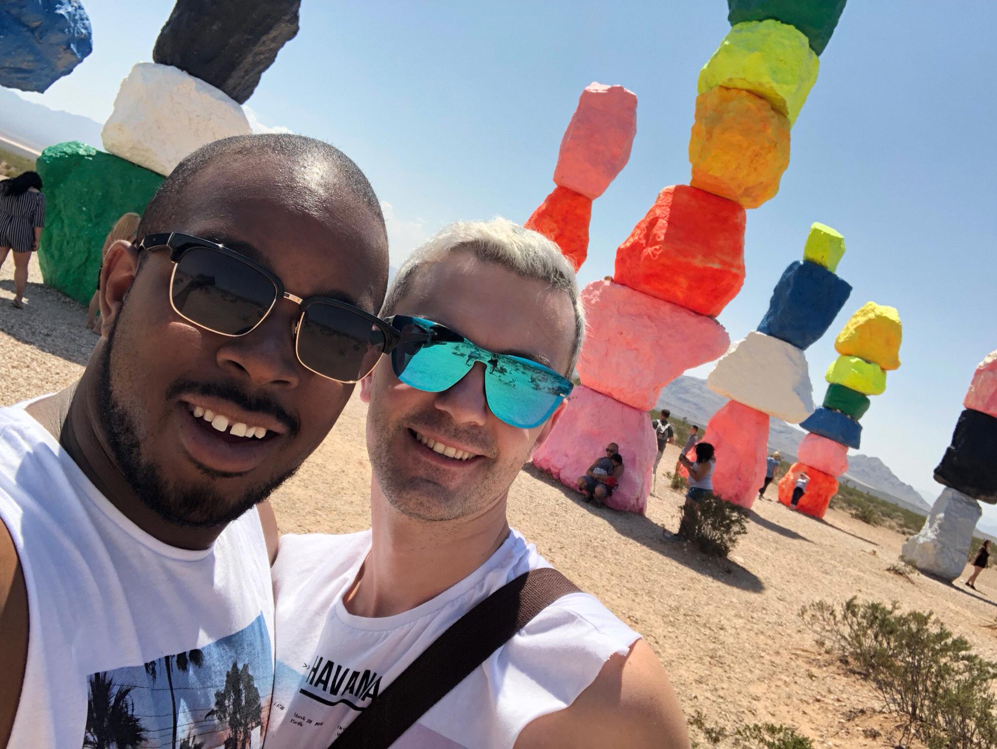 EN: Seven Magic Mountains ES: Siete Montanas Magicas