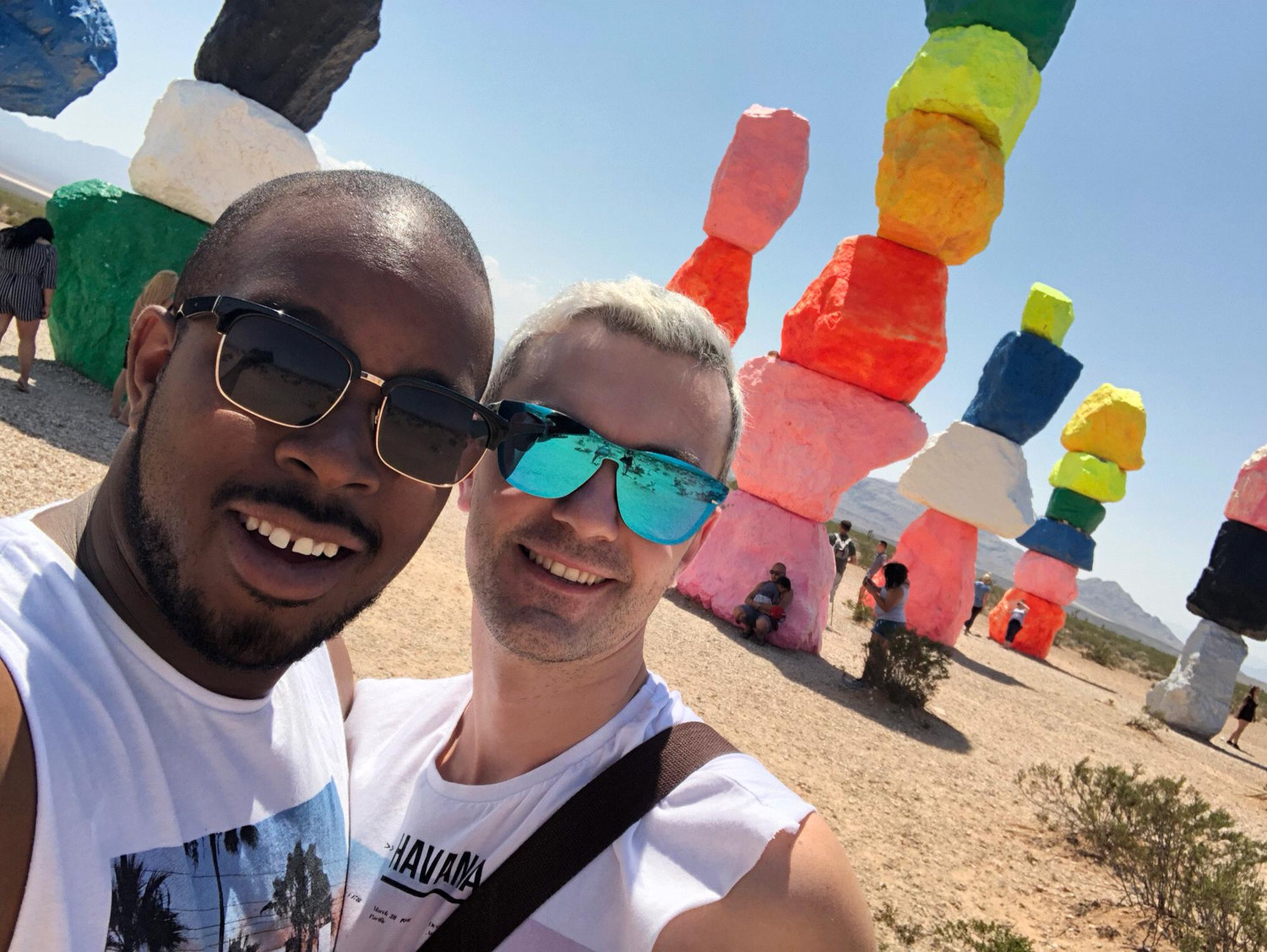 EN: Seven Magic Mountains ES: Siete Montanas Magicas
