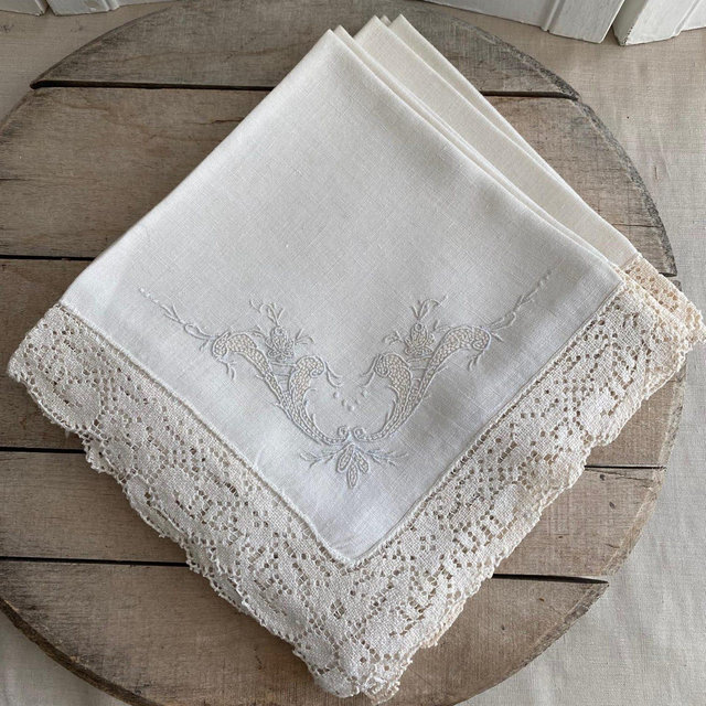 Qty 8 ~ Vintage Hand Embroidered Dinner Napkins