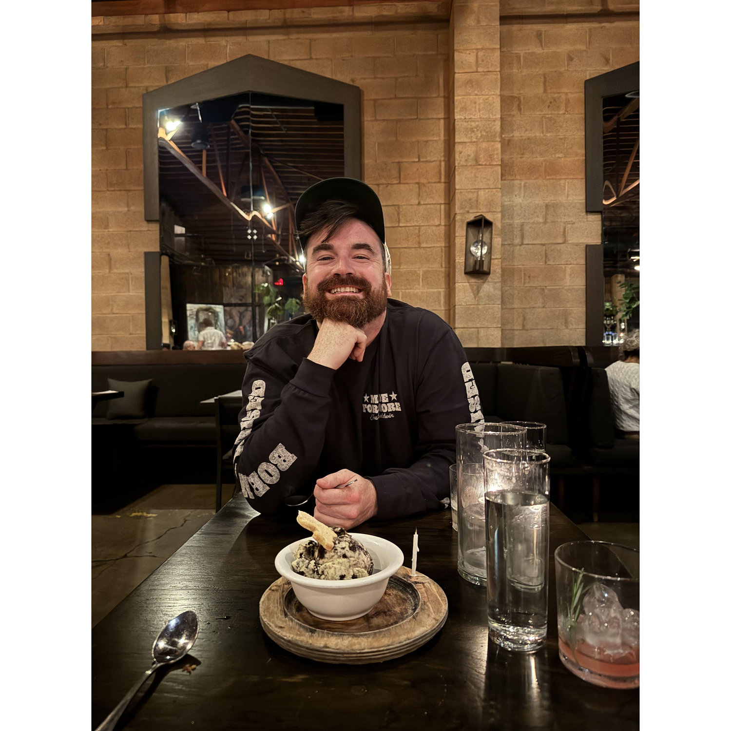 After we got engaged, David went on tour for a few weeks and Chloe flew out to visit him in Nashville! They celebrated her birthday & their engagement. Someone paid for their entire meal! ๐ฅน
