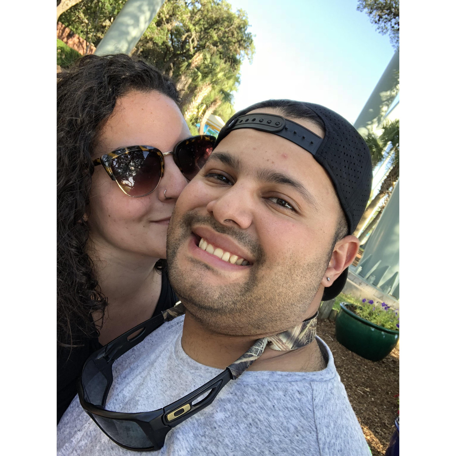 En cada beso que te doy me enamoro mas de ti.