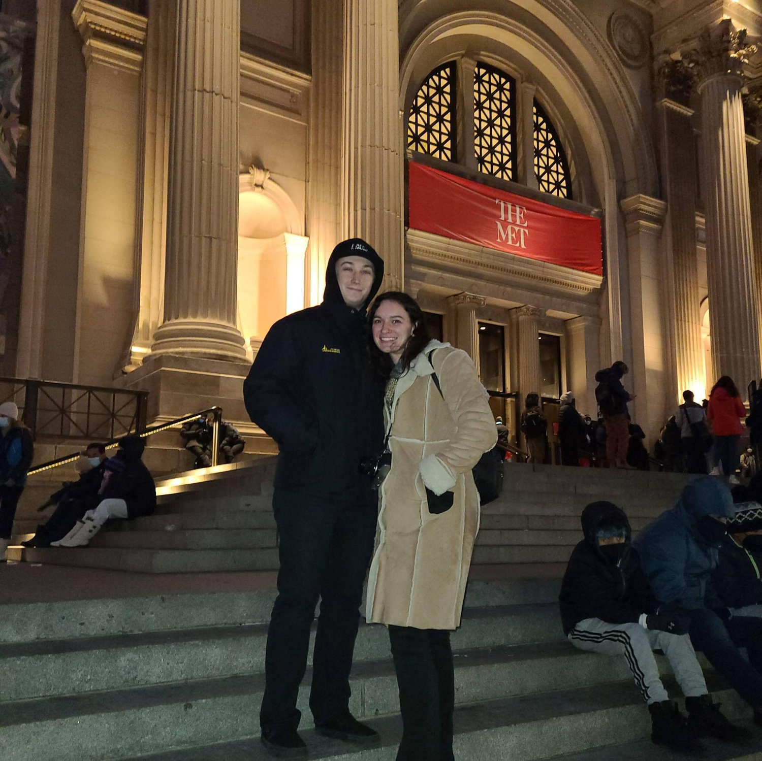 A spontaneous date to the MET (2022)