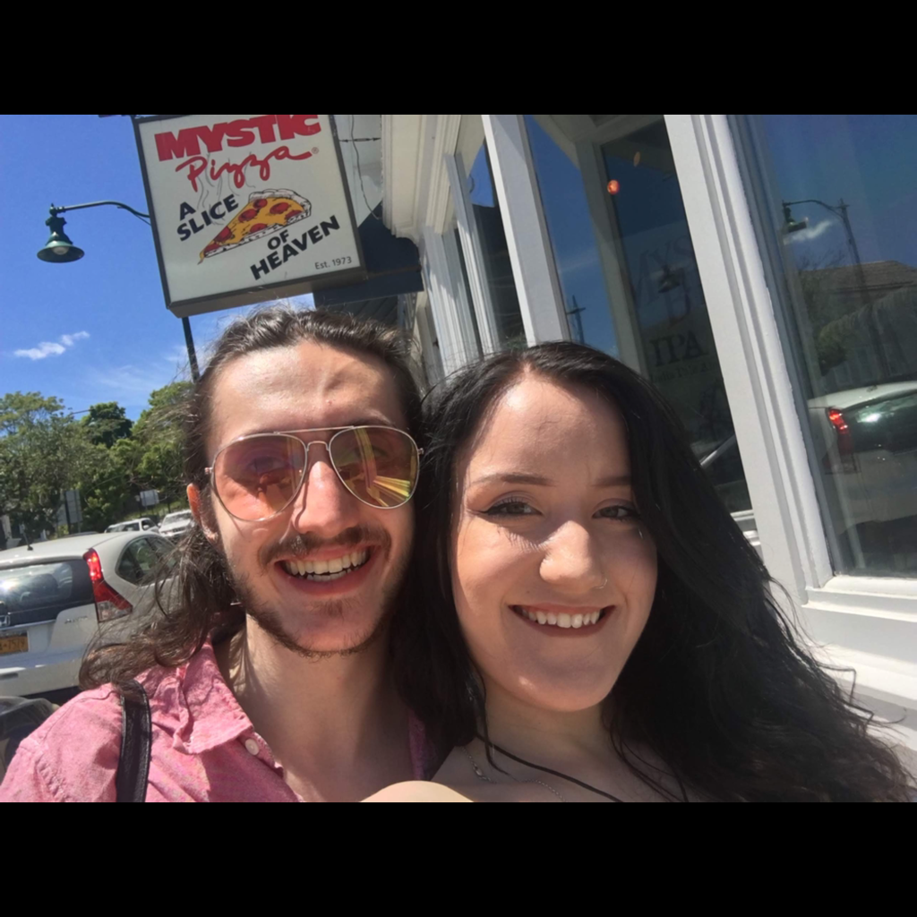 Grabbing some pizza and drinks at Mystic Pizza!