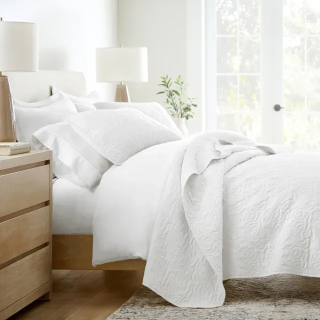Stripes Floral and Diamonds Quilted Coverlet Set With Shams - Becky Cameron, Floral Stitch / White, Full/Queen