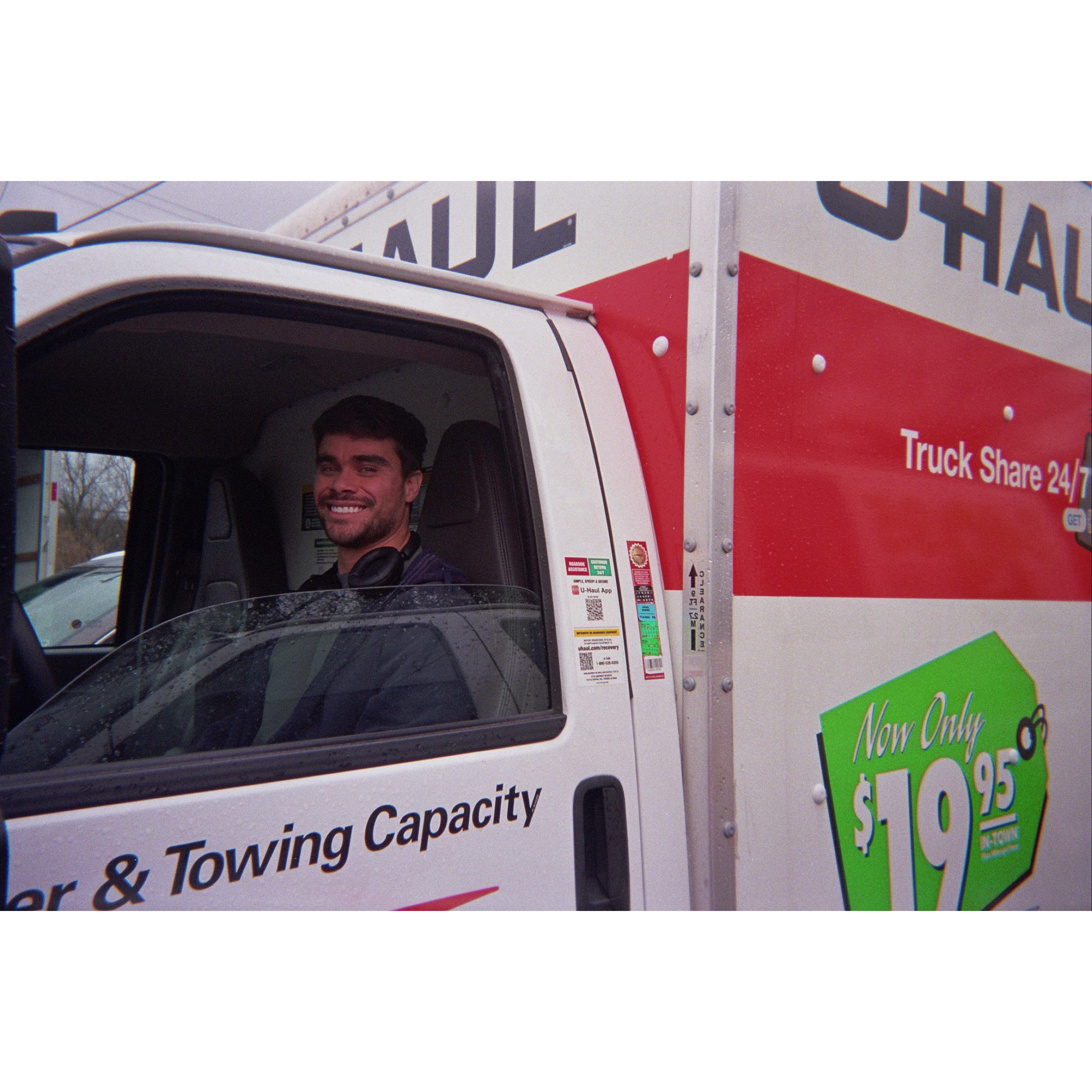 Expert box truck driver