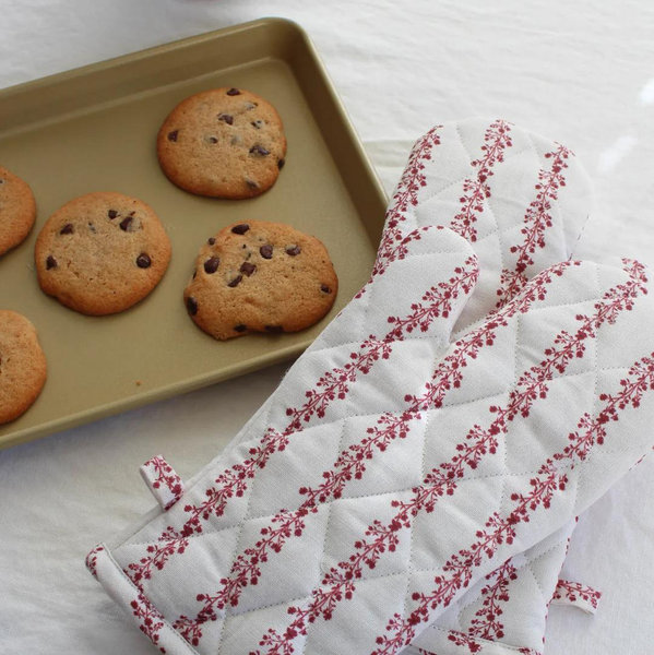 Begonia Stripe Ruby Oven Mitt Set