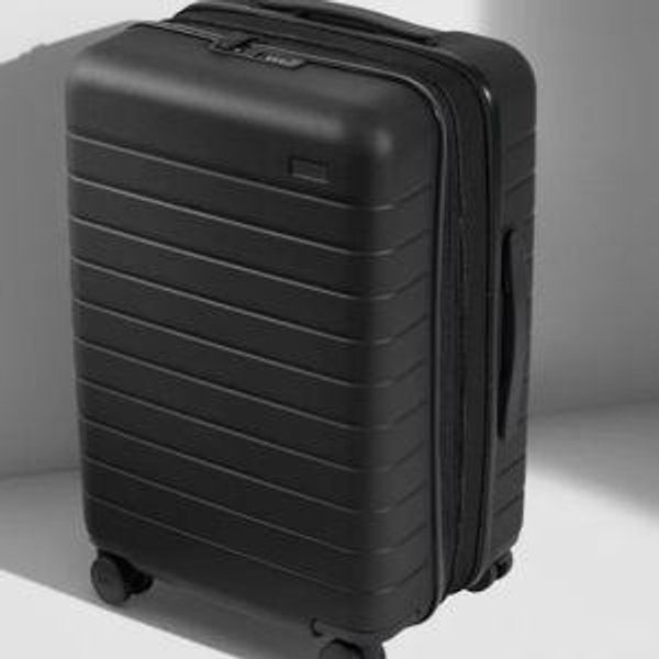 JET BLACK COLOR - The Bigger Carry-On Flex